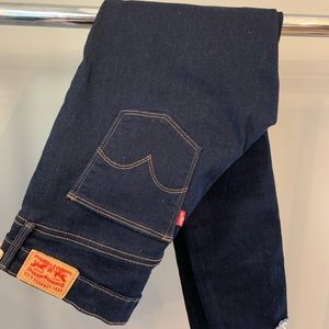 Levi’s Slimming Skinny Jeans 30 raw hem
